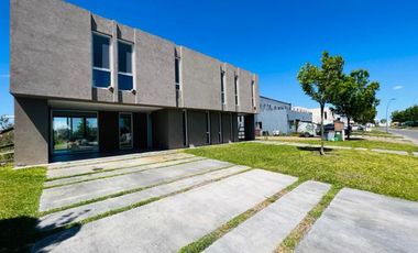 VENTA CASA A ESTRENAR EN MUELLES PUERTOS, 5 AMBIENTES, PISCINA, VISTA AL LAGO