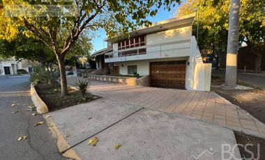 Casa en el Barrio Residencial