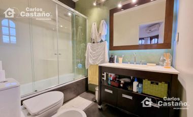 Exc. Chalet en Esquina, Todo Reciclado a Nuevo con Detalles de Categoría