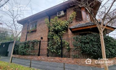 Exc. Chalet en Esquina, Todo Reciclado a Nuevo con Detalles de Categoría
