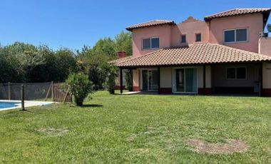 Casa en alquiler en barrio Santa Catalina, Villanueva.