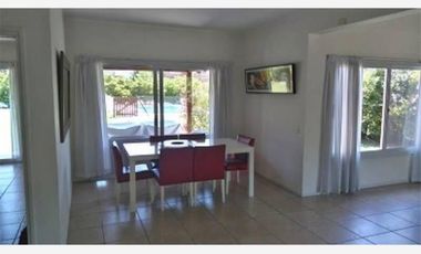 Casa en alquiler en barrio Santa Catalina, Villanueva.