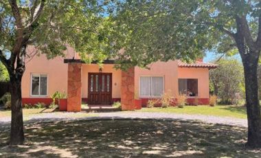 Casa en alquiler en barrio Santa Catalina, Villanueva.