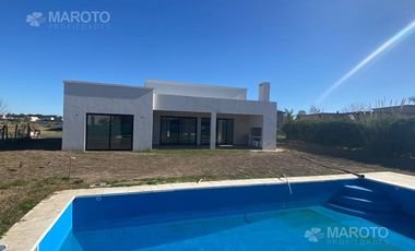 CASA EN ALQUILER  EN BARRIO EL CANTON GOLF - MAROTO PROPIEDADES