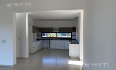 CASA EN ALQUILER  EN BARRIO EL CANTON GOLF - MAROTO PROPIEDADES