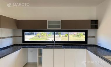 CASA EN ALQUILER  EN BARRIO EL CANTON GOLF - MAROTO PROPIEDADES