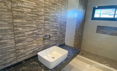 CASA EN ALQUILER  EN BARRIO EL CANTON GOLF - MAROTO PROPIEDADES