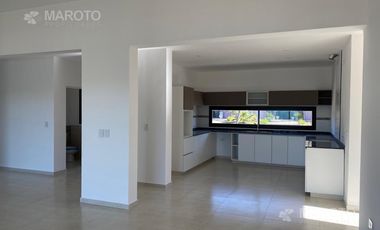CASA EN ALQUILER  EN BARRIO EL CANTON GOLF - MAROTO PROPIEDADES