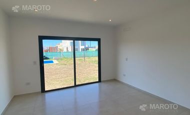 CASA EN ALQUILER  EN BARRIO EL CANTON GOLF - MAROTO PROPIEDADES