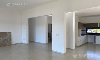 CASA EN ALQUILER  EN BARRIO EL CANTON GOLF - MAROTO PROPIEDADES