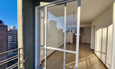 Depto 1 dormitorio. Balcón al frente. Cocina separada.Parrillero en terraza. zona facultad medicina