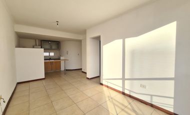 Depto 1 dormitorio. Balcón al frente. Cocina separada.Parrillero en terraza. zona facultad medicina