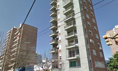 Depto 1 dormitorio. Balcón al frente. Cocina separada.Parrillero en terraza. zona facultad medicina