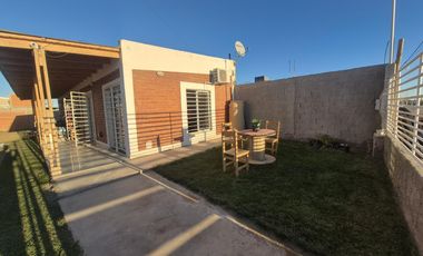 VENDE CASA EN CENTENARIO- 2 HABITACIONES
