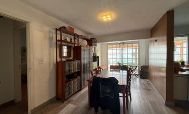 Casa cuatro ambientes jardin pileta cochera a la venta en Bernal