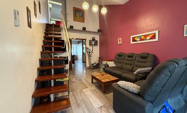 Casa cuatro ambientes jardin pileta cochera a la venta en Bernal