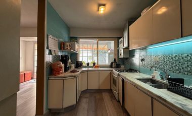 Casa cuatro ambientes jardin pileta cochera a la venta en Bernal