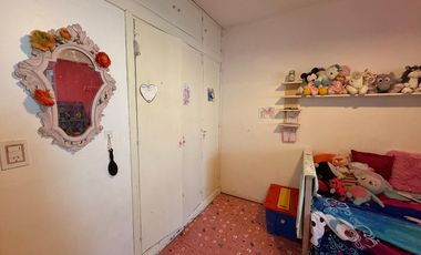 Casa cuatro ambientes jardin pileta cochera a la venta en Bernal