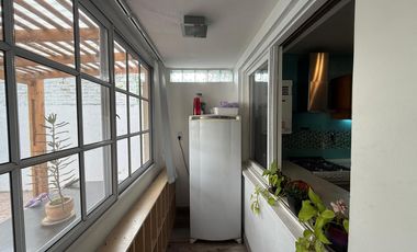 Casa cuatro ambientes jardin pileta cochera a la venta en Bernal