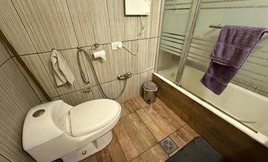 Casa cuatro ambientes jardin pileta cochera a la venta en Bernal