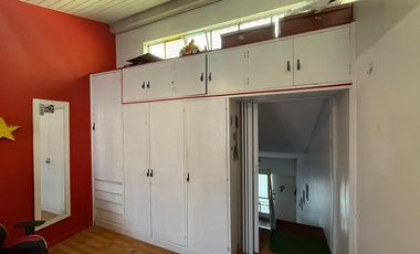 Casa cuatro ambientes jardin pileta cochera a la venta en Bernal