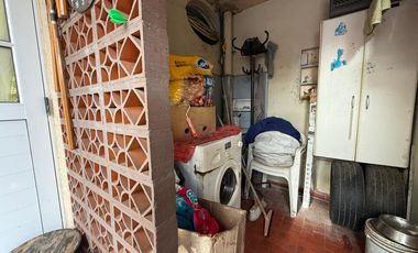 Casa cuatro ambientes jardin pileta cochera a la venta en Bernal
