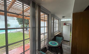 Casa cuatro ambientes jardin pileta cochera a la venta en Bernal
