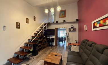Casa cuatro ambientes jardin pileta cochera a la venta en Bernal