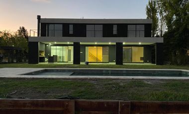 Alquiler Anual Casa a La Laguna en San Benito Villanueva Tigre