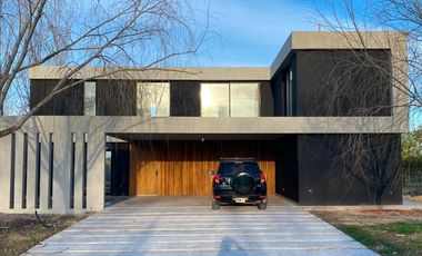Alquiler Anual Casa a La Laguna en San Benito Villanueva Tigre