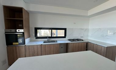 Alquiler Anual Casa a La Laguna en San Benito Villanueva Tigre