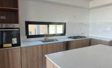 Alquiler Anual Casa a La Laguna en San Benito Villanueva Tigre