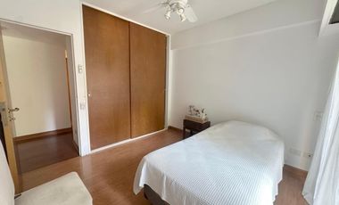 Departamento de 3 ambientes con cochera en venta- Vicente lopez