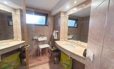 Departamento de 3 ambientes con cochera en venta- Vicente lopez