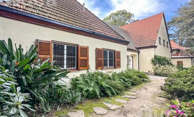 Imponente Casa en alquiler con jardín y pileta  - Beccar
