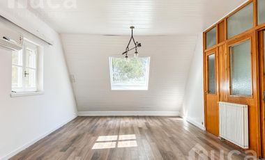 Imponente Casa en alquiler con jardín y pileta  - Beccar