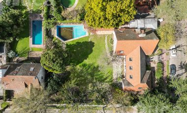 Imponente Casa en alquiler con jardín y pileta  - Beccar