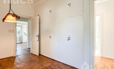 Imponente Casa en alquiler con jardín y pileta  - Beccar