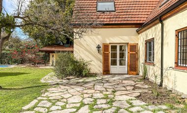 Imponente Casa en alquiler con jardín y pileta  - Beccar