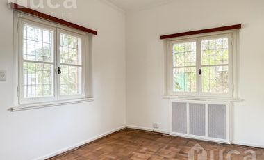Imponente Casa en alquiler con jardín y pileta  - Beccar