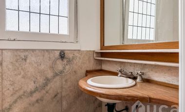 Imponente Casa en alquiler con jardín y pileta  - Beccar