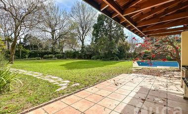 Imponente Casa en alquiler con jardín y pileta  - Beccar
