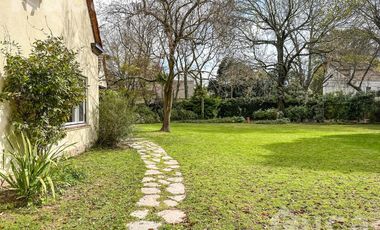 Imponente Casa en alquiler con jardín y pileta  - Beccar