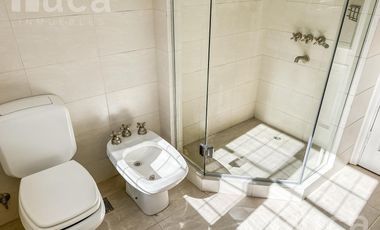 Imponente Casa en alquiler con jardín y pileta  - Beccar