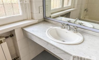 Imponente Casa en alquiler con jardín y pileta  - Beccar