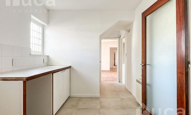 Imponente Casa en alquiler con jardín y pileta  - Beccar
