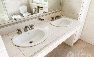 Imponente Casa en alquiler con jardín y pileta  - Beccar