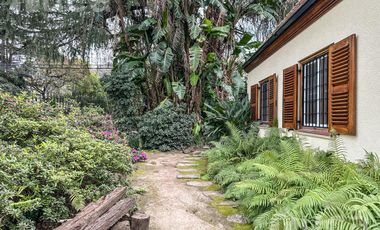 Imponente Casa en alquiler con jardín y pileta  - Beccar