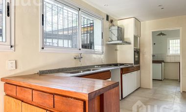 Imponente Casa en alquiler con jardín y pileta  - Beccar