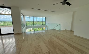 PENTHOUSE EN VENTA CON VISTA AL CAMPO DE GOLF, YUCATAN COUNTRY CLUB